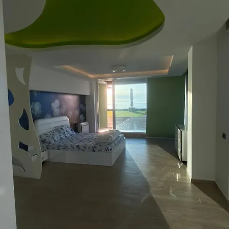 Apartment Apartment *